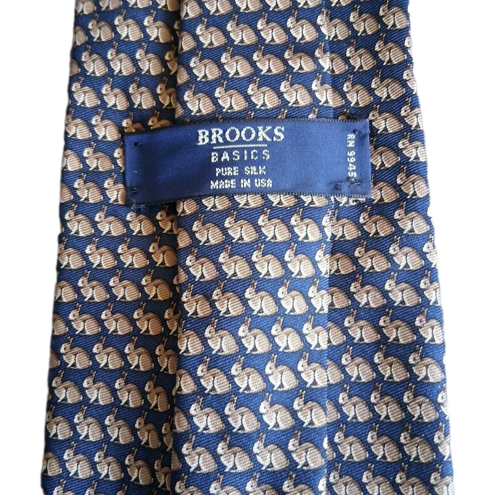Brooks Brothers Basics Men's Silk Necktie Made in USA Blue Gold Rabbits Bunnies